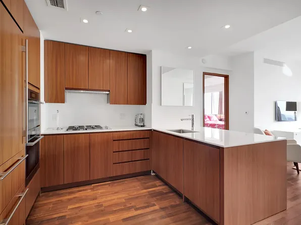 400 Fifth Avenue image 7 of 17