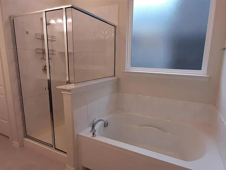 325 Kennewick Dr — Photo 9