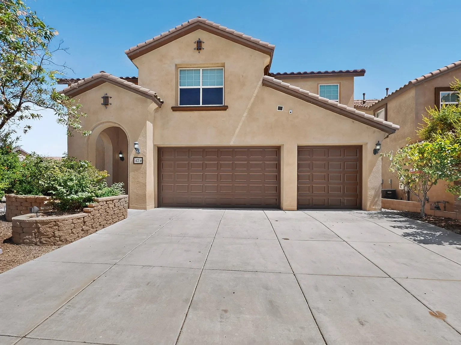5 bed, 2.5 bath, 3151 sqft, $3,250 — Photo 2