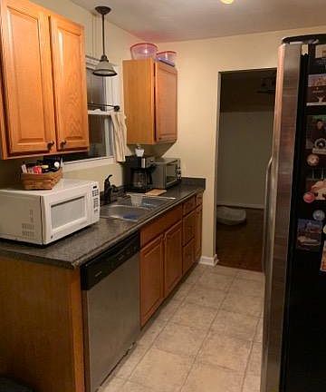 3rd image of 1022 Grove Ln