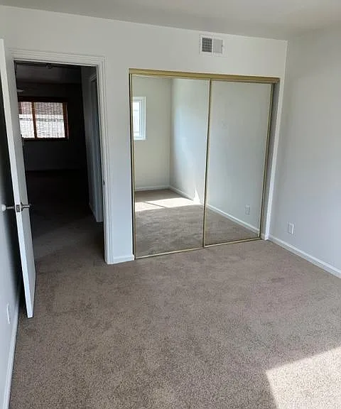 Secondary bedroom.