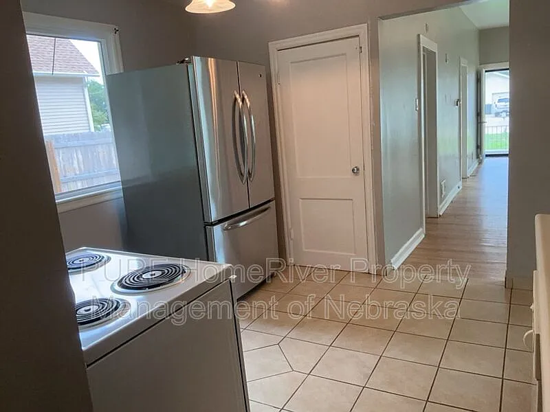 2 bed, 1.0 bath, 1140 sqft, $1,150 — Photo 3