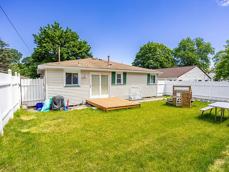 43 Keating Dr — Photo 16