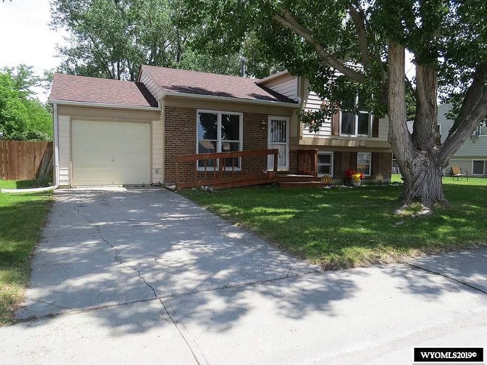 1st image of 513 Spire Dr