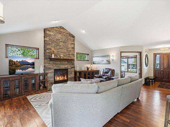 3rd image of 11825 Erskin Cir
