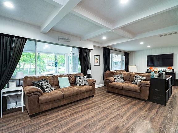 5th image of 2656 Longwood Dr