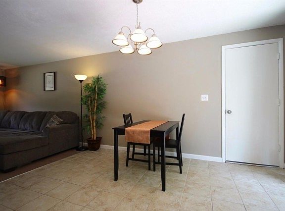 4th image of 939 Ledro St