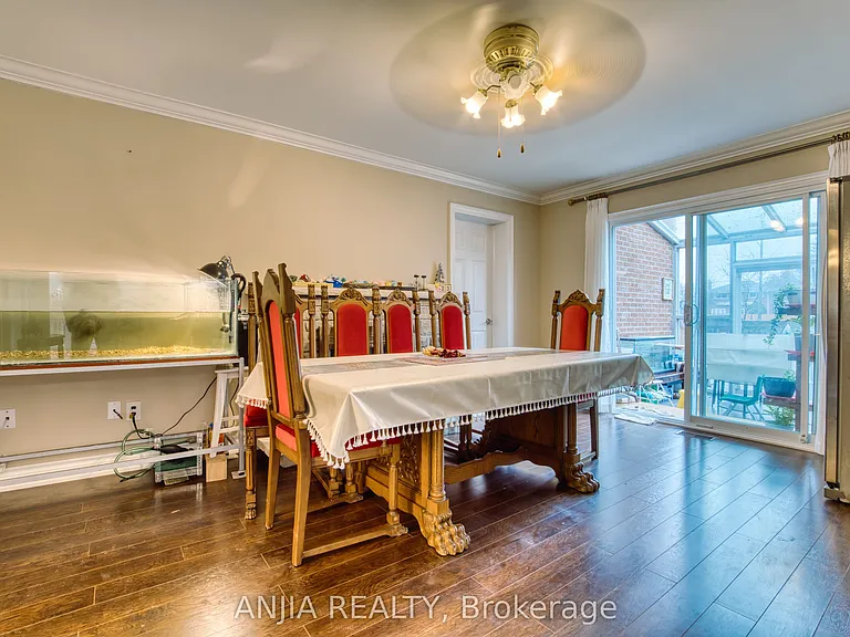 37 Allangrove Cres #2 — Photo 8