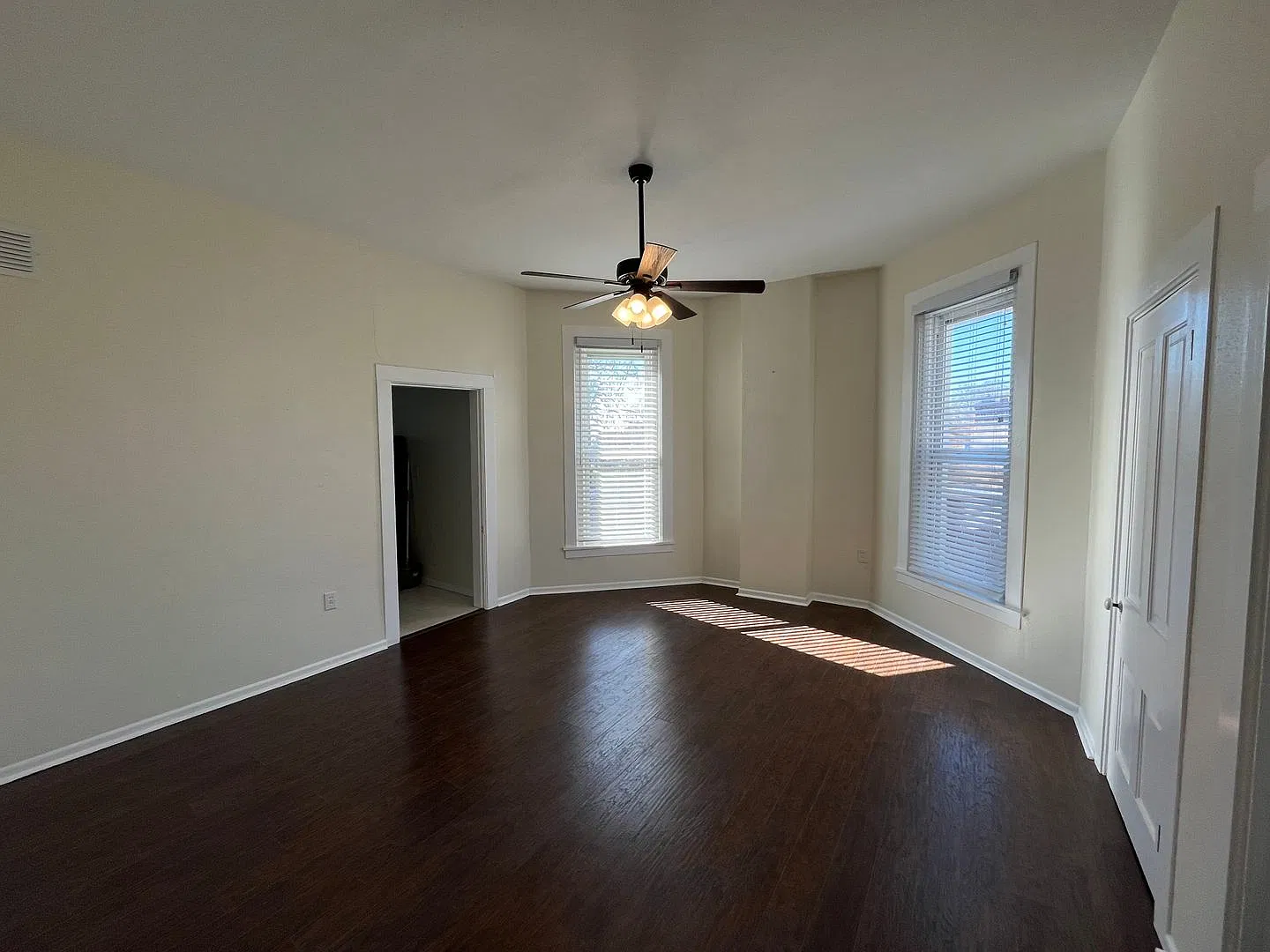 539 E 6th St. — Photo 3