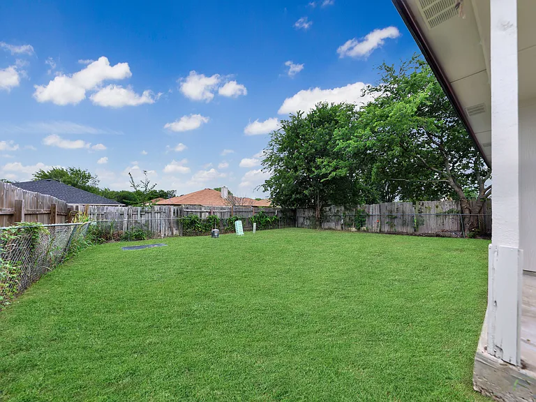 1404 Fox Creek Dr — Photo 20