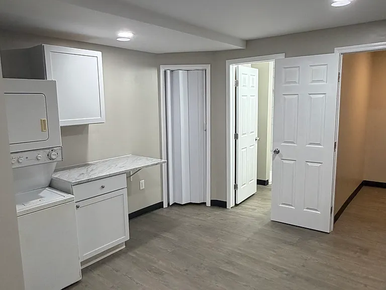 2557 Shields St — Photo 14