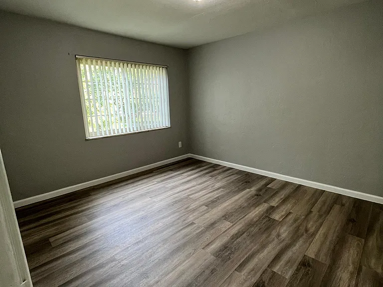 5100 Lee Rd #13 — Photo 11