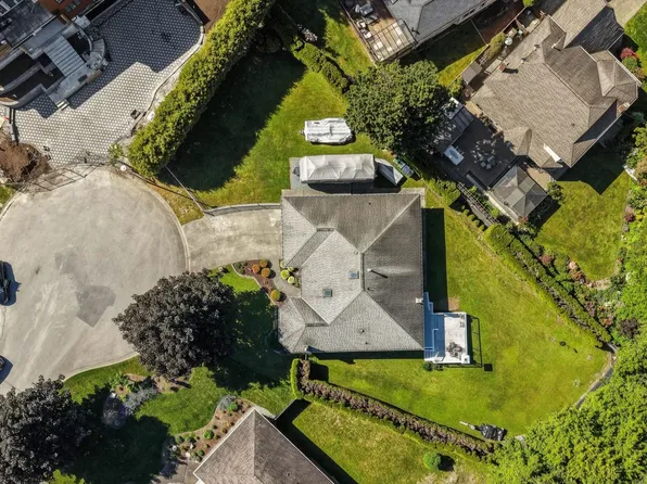 5742 190th St, Surrey, BC V3S 7M5