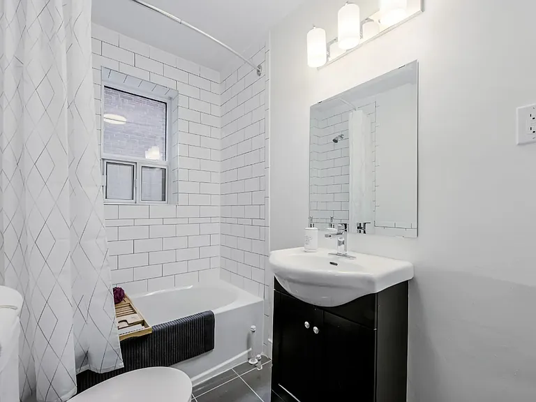 210 Wychwood Ave #10 — Photo 15