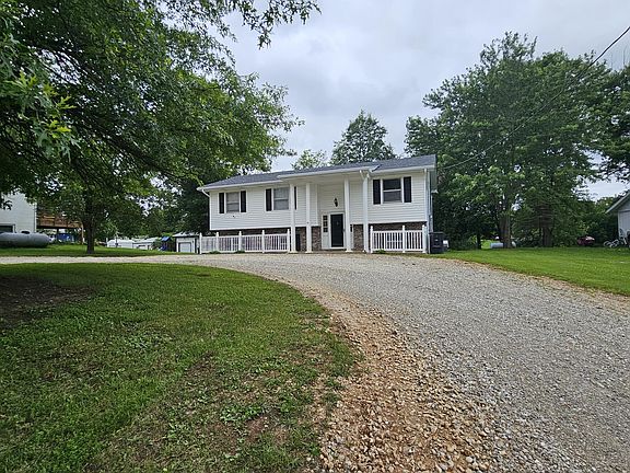 2nd image of 901 Elaine Dr
