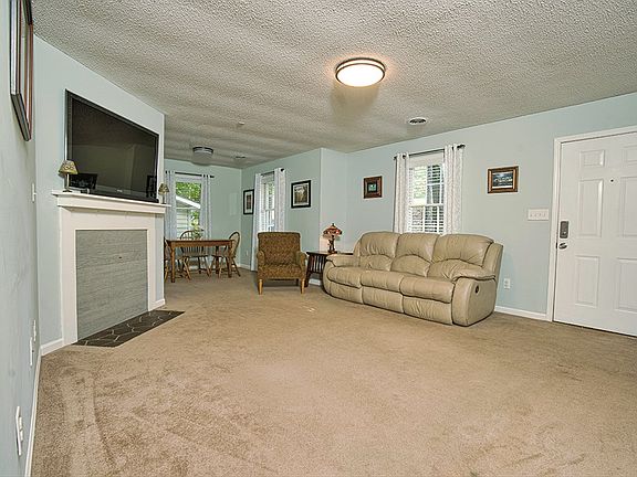 3rd image of 406 Dogwood Dr