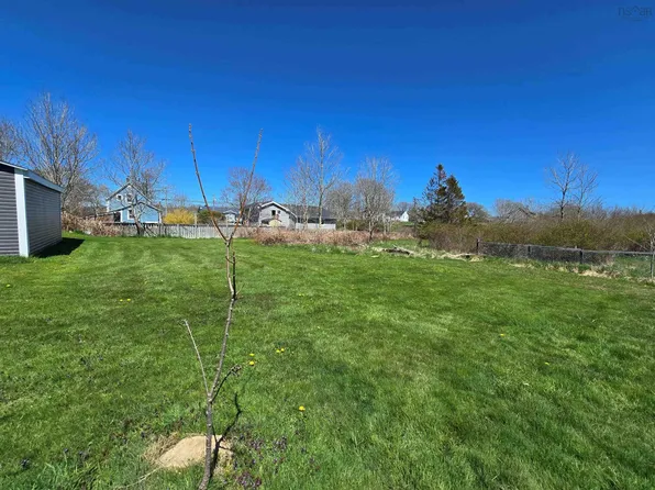 24 Lewis Ave, Yarmouth, NS B5A 3X7