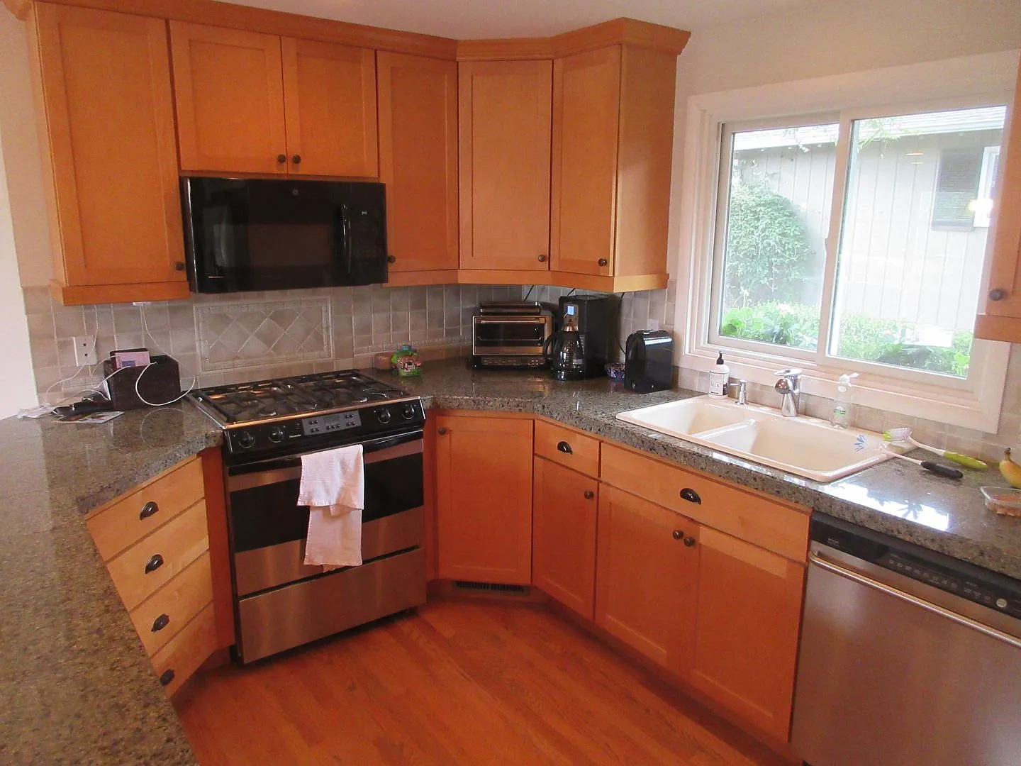 3Bd/2.5Ba Clyde Hill Home — Photo 4