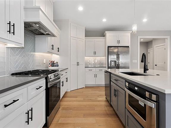 3rd image of 4017 NE Sagamore Dr