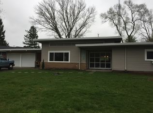 332 Meadow Ln, Springfield, OH 45505