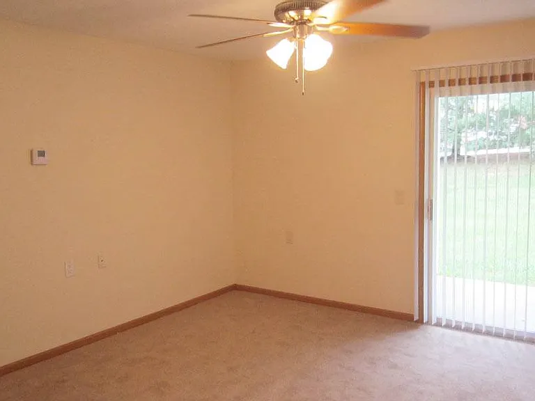 COLONIAL GARDENS APARTMENTS — Photo 6