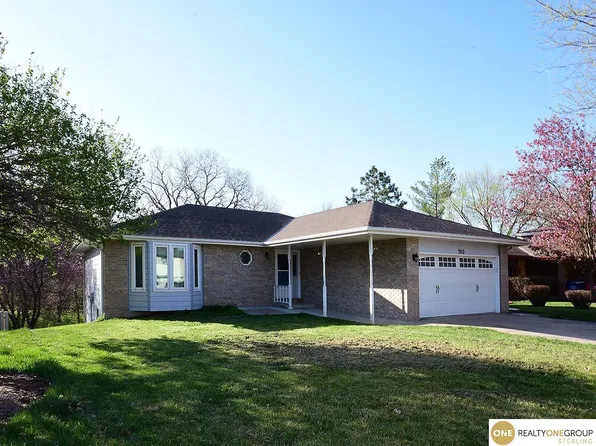 760 Franklin Dr, Crete, NE 68333