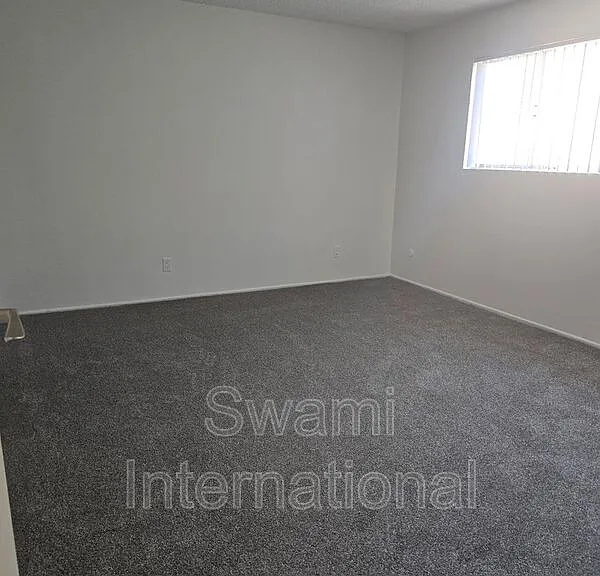308 W Queen St #12 — Photo 10