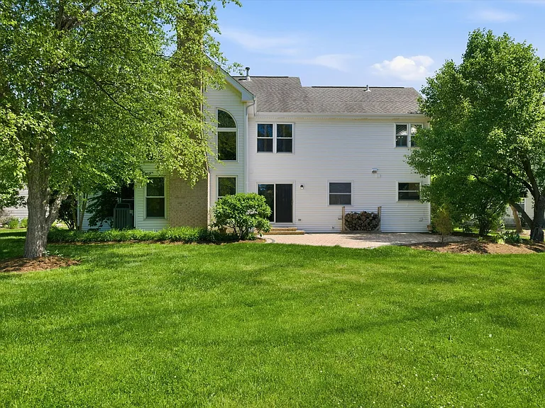 854 Deep Woods Ct — Photo 38