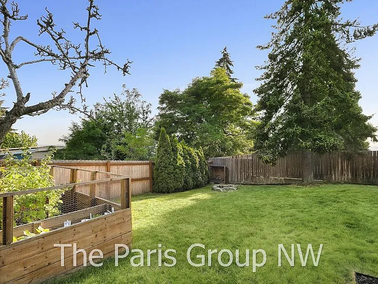 2303 NE 7th St — Photo 24