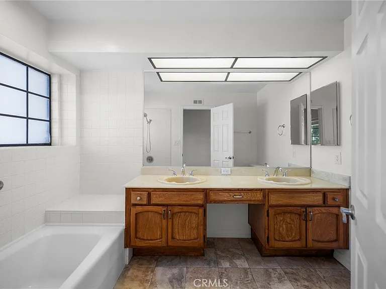 7100 Balboa Blvd #803 — Photo 32