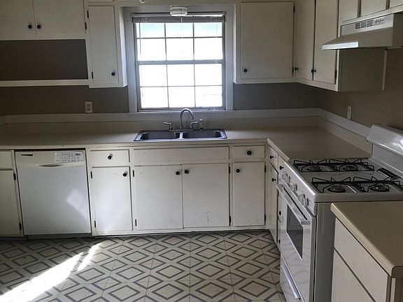 4th image of 1424 N Highland Ave
