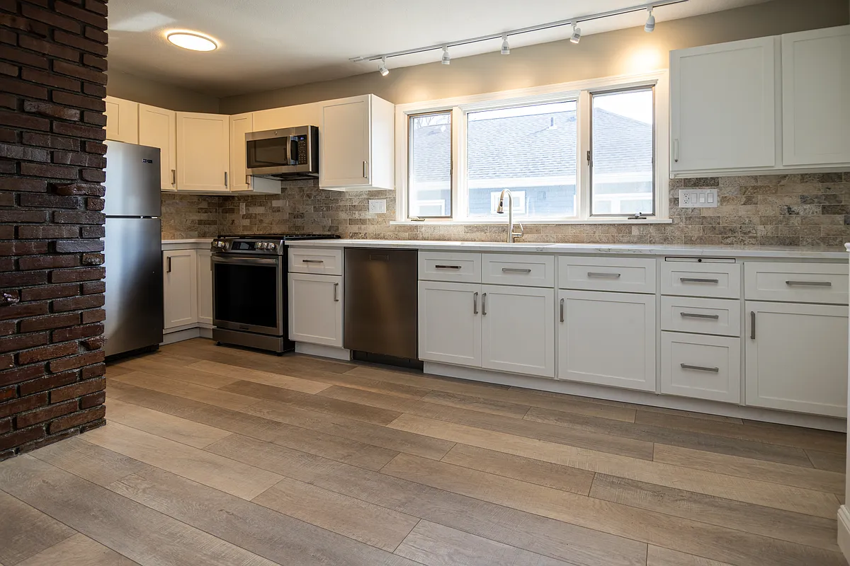 Building Photo - 68-70 Durso Ave #2