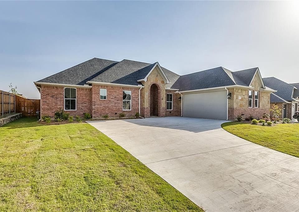 1st image of 401 Coral Vine Ln