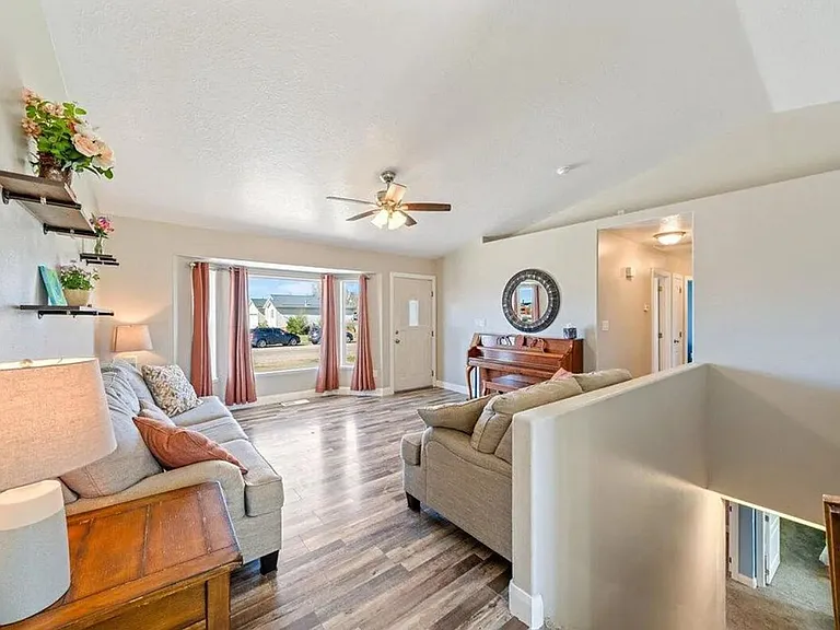 810 E Homestead Blvd — Photo 8
