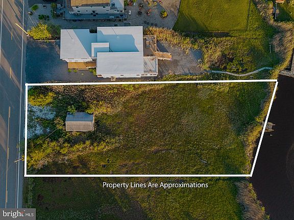 3rd image of 633 Cedar Run Dock Rd