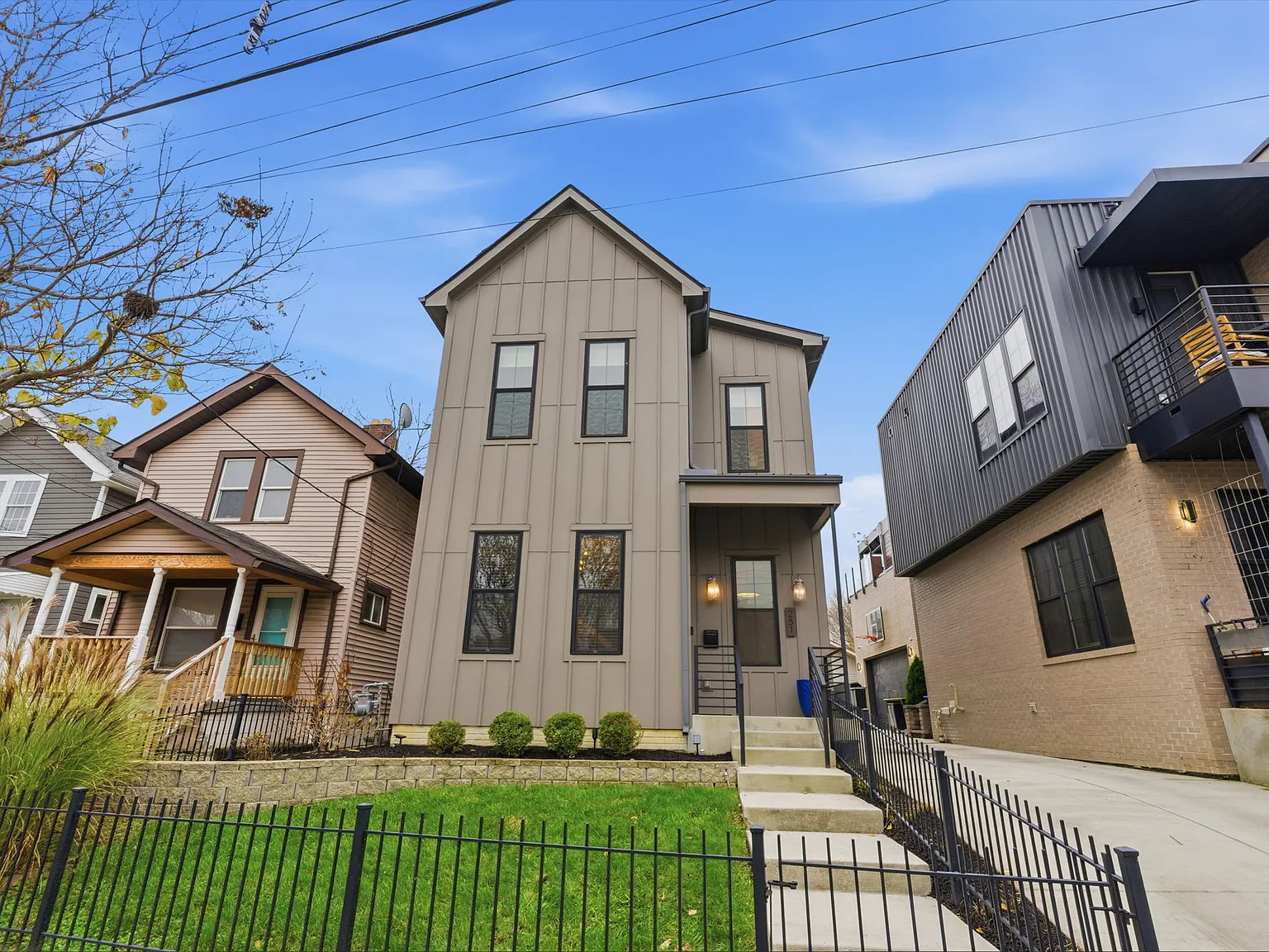 3 bed, 1855 sqft, $3,800 — Photo 1
