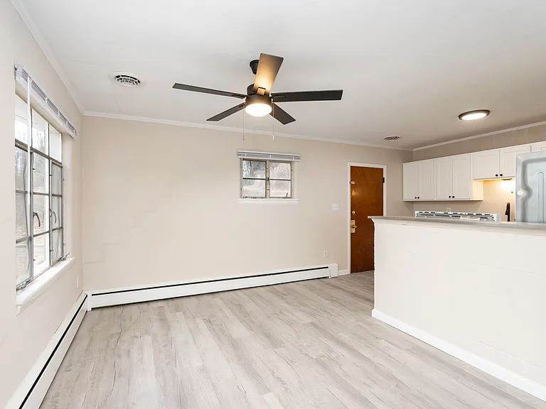 208 N Jefferson St — Photo 9