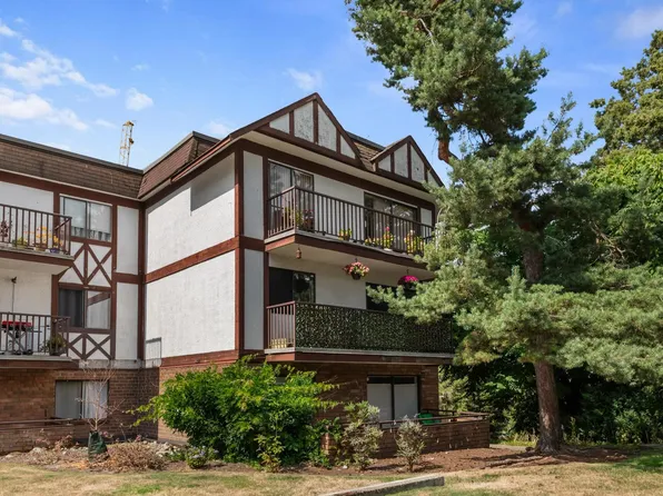 131 W 4th St #204, North Vancouver, BC V7M 3C8