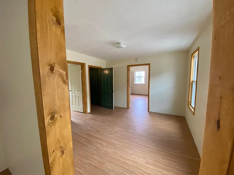 923 Churchill Ave — Photo 6