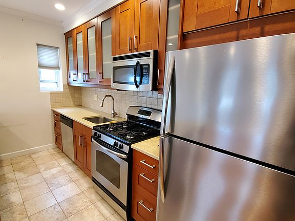 3rd image of 23-63 Crescent St #2A