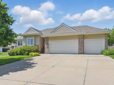 302 Eagle Ridge Dr, Papillion, NE, 68133