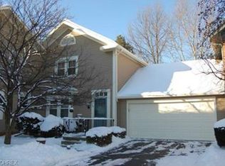 34 Hudson Common Dr, Hudson, OH 44236