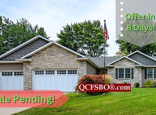 404 Stagecoach Trl, Le Claire, IA