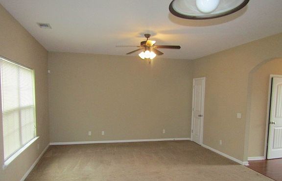 4th image of 38 Clydesdale Ct NE
