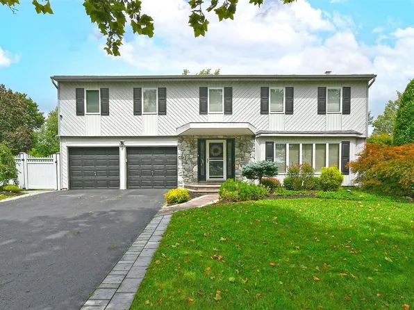 17 Stacey Lane, East Northport, NY 11731