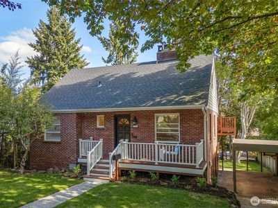 5716 38th Ave NE, Seattle, WA, 98105