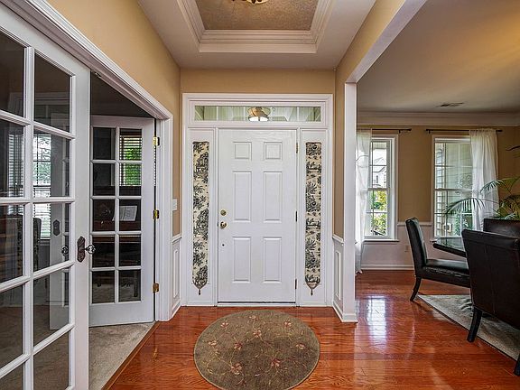 5th image of 821 Pinkney Pl