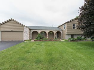 2724 Rabbit Ct, Spring Grove, IL 60081