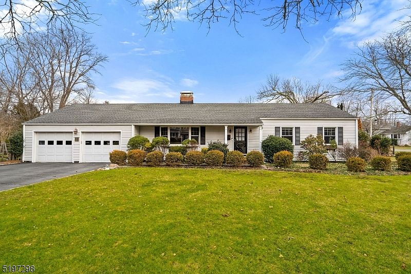 1st image of 10 Brook Dr S