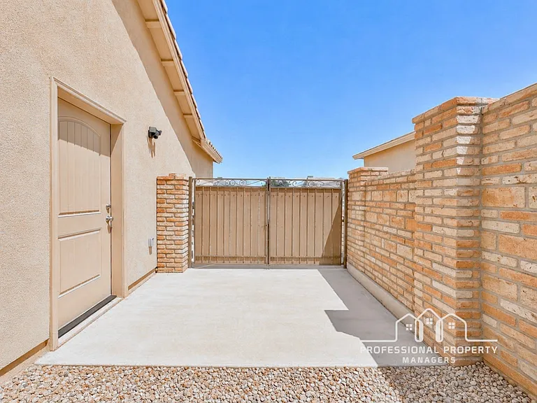 10219 E 34th Ln — Photo 19